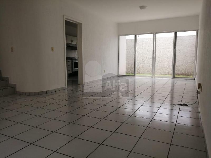 Casa sola en renta en Villas de Irapuato, Irapuato, Guanajuato