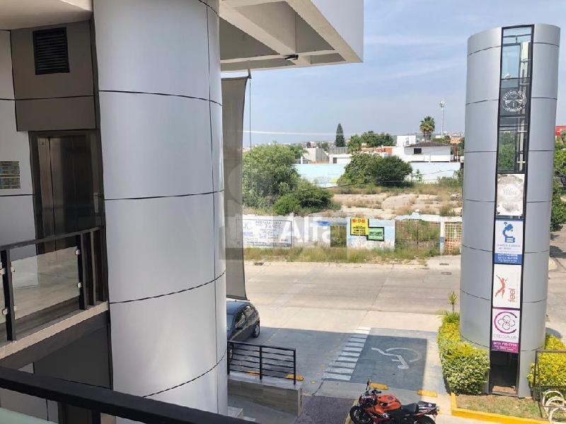 Local en Renta en Planta Baja en Arbide, León Gto Plaza comercial Blvd. Algeciras,mntto incuido