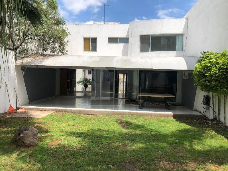 Casa en Renta en Lomas de Gran Jardín, León, Gto. cerca a la plaza comercial Colibrí