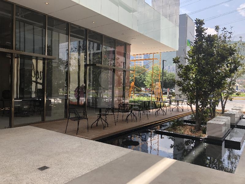 Local en Renta Centro Comercial Distrito Armida, Zona Valle Oriente, San Pedro Garza García, N.L.