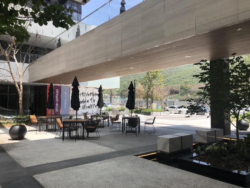 Local en Renta Centro Comercial Distrito Armida, Zona Valle Oriente, San Pedro Garza García, N.L.