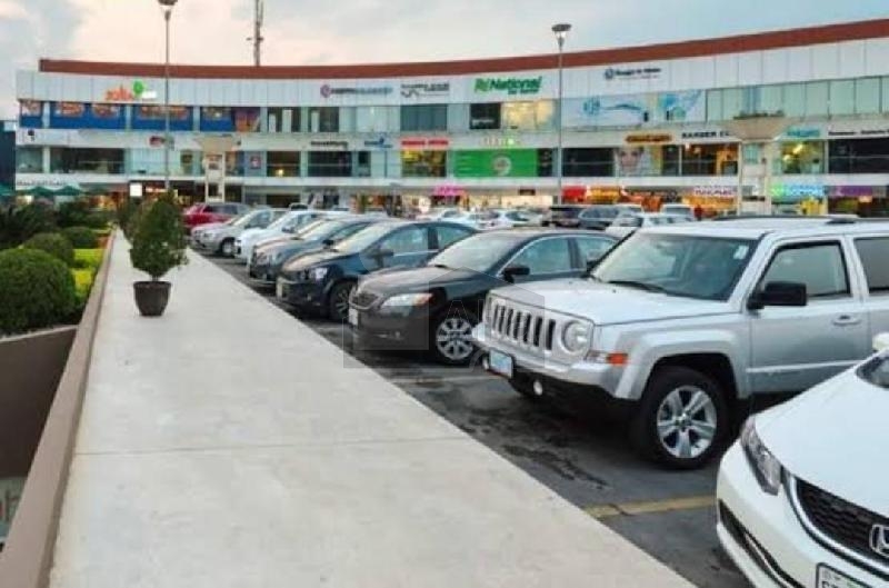 Local en renta en Plaza Tanarah, en Santa Engracia, San Pedro Garza García, Nuevo León.