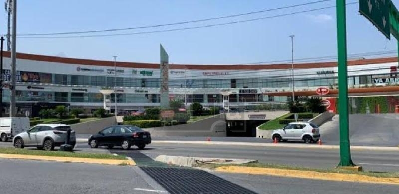 Local en renta en Plaza Tanarah, en Santa Engracia, San Pedro Garza García, Nuevo León.