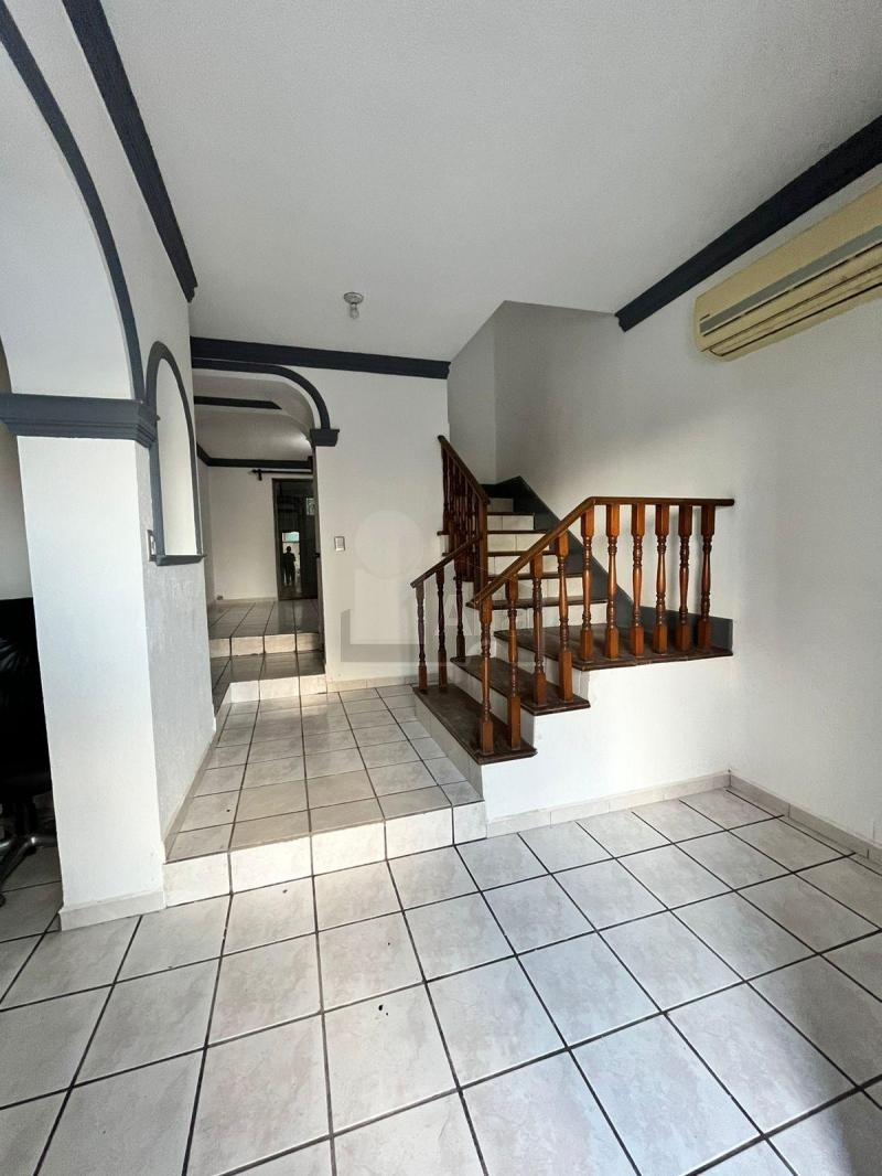 Casa en venta o renta, Pedregal Cumbres, Monterrey, Nuevo Leon. sobre avenida comercial