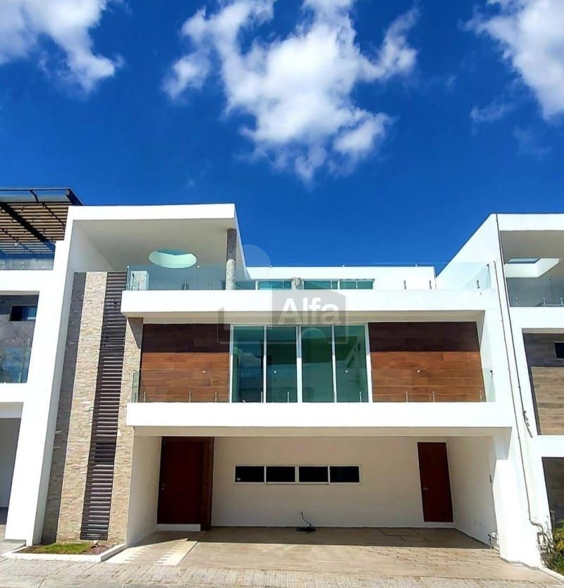 RENTA CASA MODERNA EN LOMAS DE ANGELOPOLIS, PUEBLA...