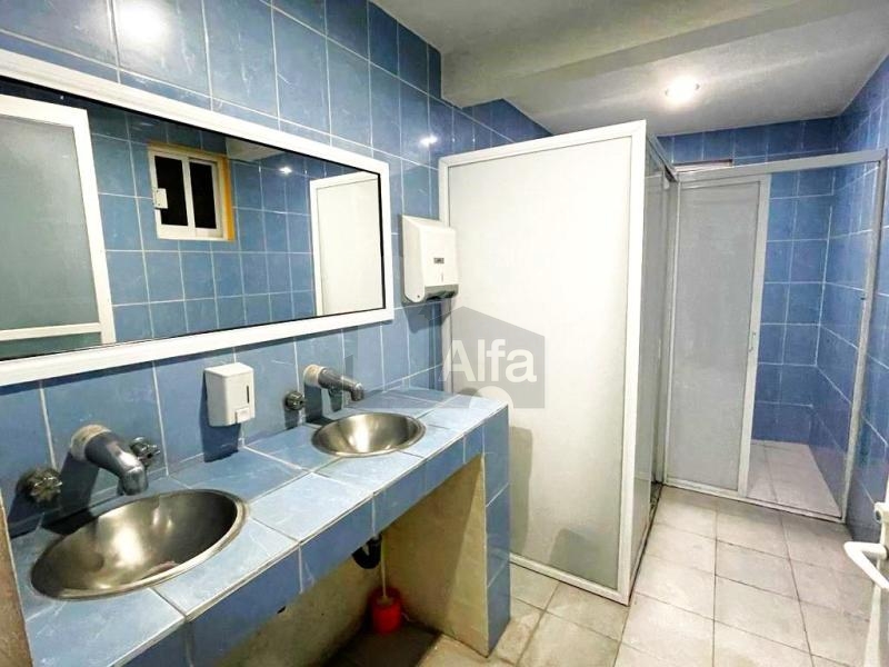 Oficina Comercial en primer nivel en renta en Residencial Italia, Querétaro.