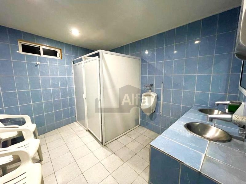 Oficina Comercial en primer nivel en renta en Residencial Italia, Querétaro.