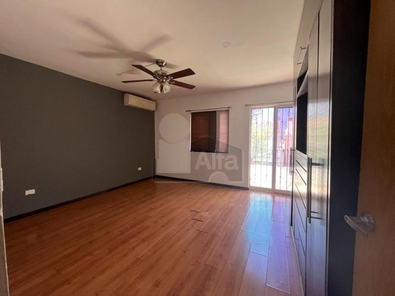 Casa en renta, Colinas del Huajuco, Monterrey, Nuevo Leon. en privada