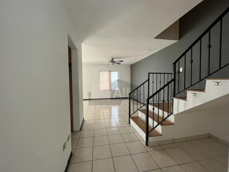 Casa en renta, Colinas del Huajuco, Monterrey, Nuevo Leon. en privada