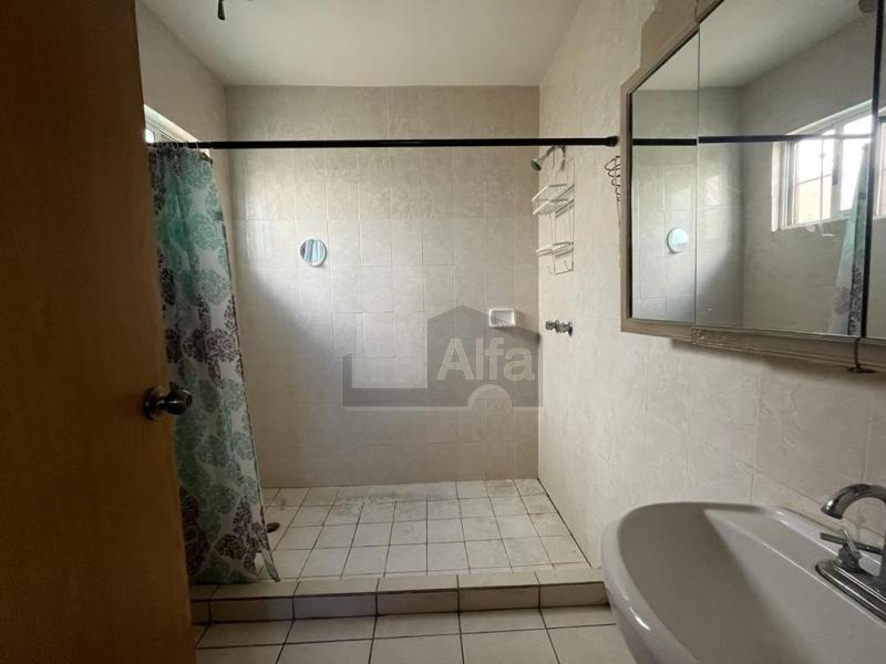 Casa en renta, Colinas del Huajuco, Monterrey, Nuevo Leon. en privada