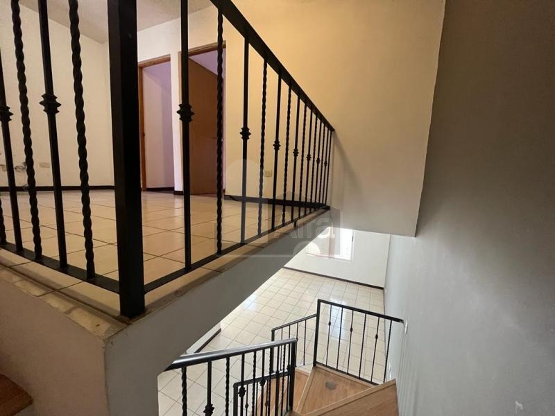 Casa en renta, Colinas del Huajuco, Monterrey, Nuevo Leon. en privada