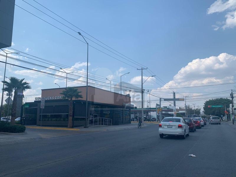 Local en renta fente Plaza Punto Escobedo San Isidro, León, Gto. a píe de calle ya ncluye IVA