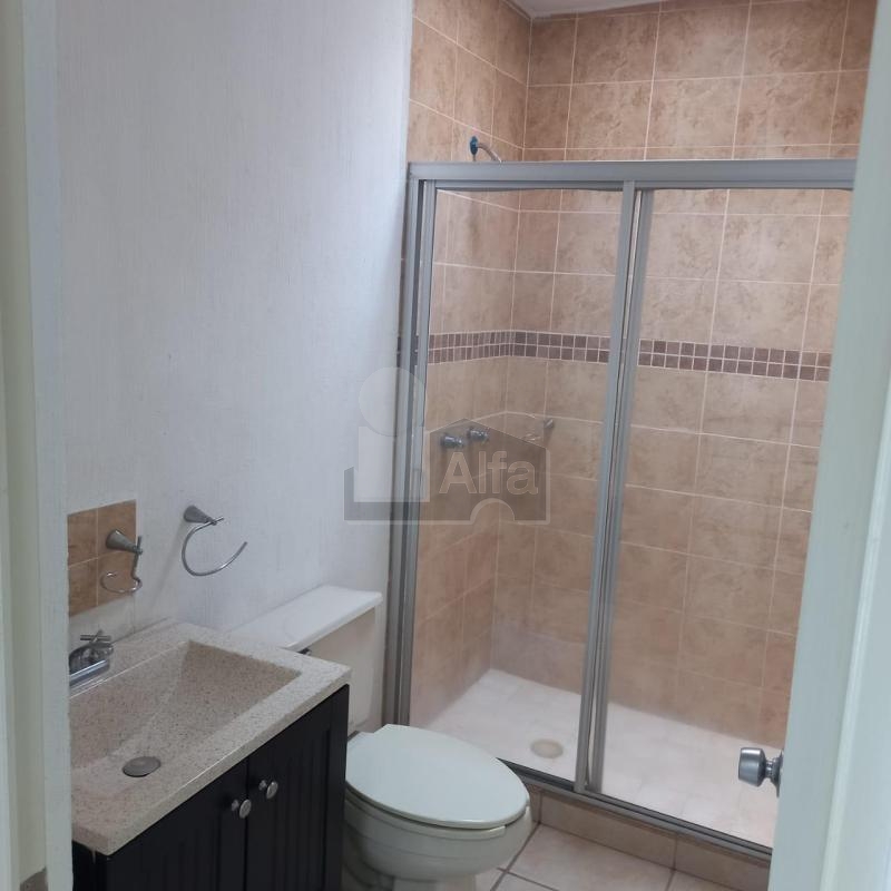 Casa sola en renta en Jardines de Los Reyes, León, Guanajuato