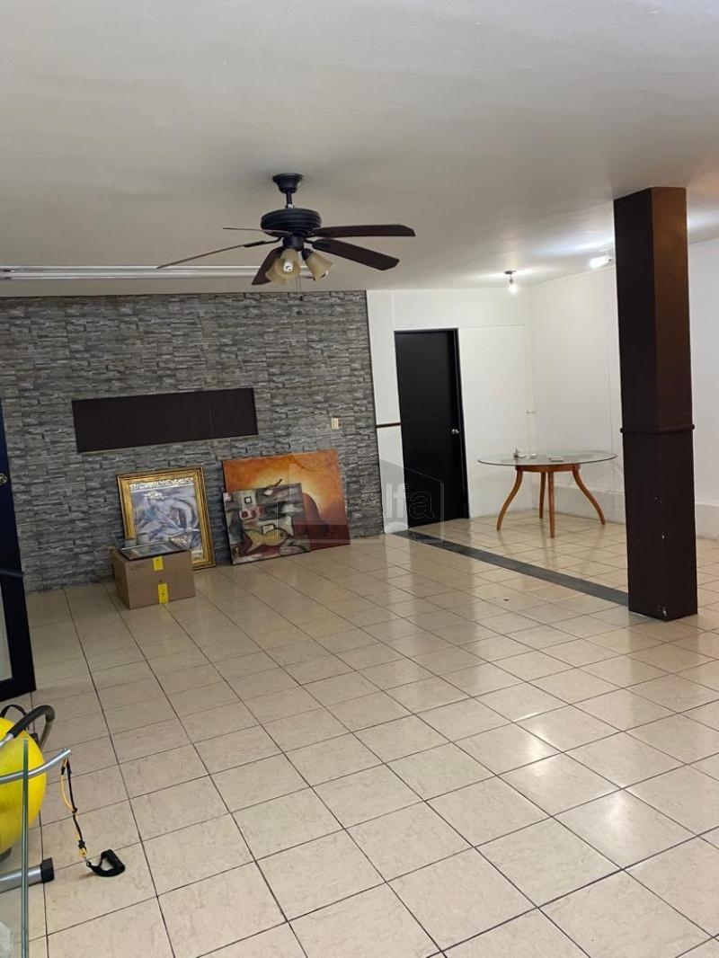 Local comercial en renta Mitras Centro Monterrey Nuevo León