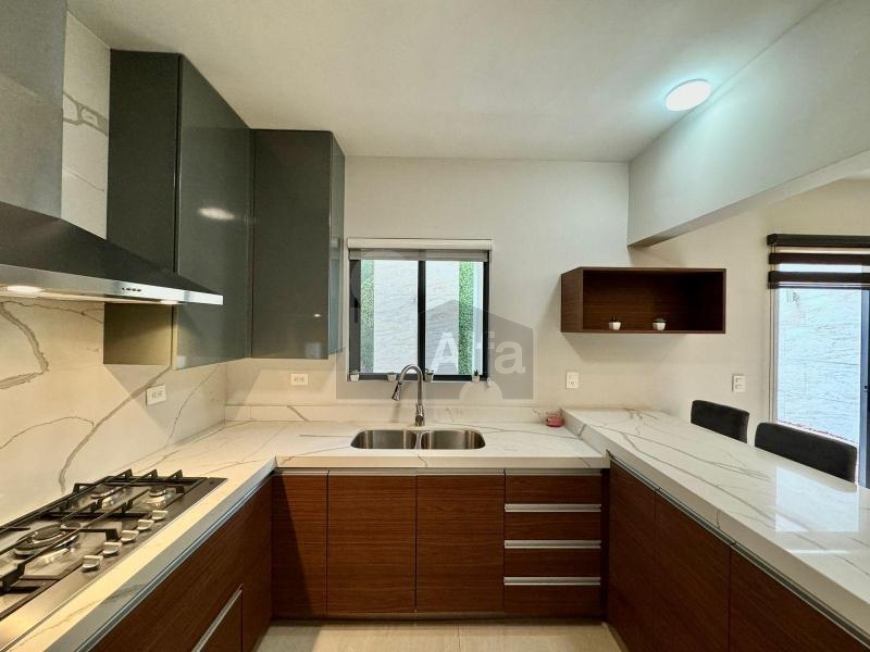 Casa en renta en Crisanto Residencial Zona Cumbres Monterrey Nuevo Leon Amueblada Nueva
