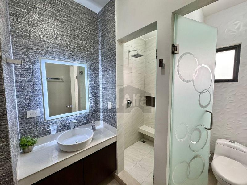 Casa en renta en Crisanto Residencial Zona Cumbres Monterrey Nuevo Leon Amueblada Nueva