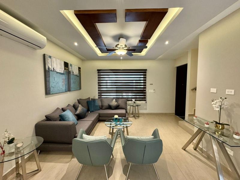 Casa en renta en Crisanto Residencial Zona Cumbres Monterrey Nuevo Leon Amueblada Nueva