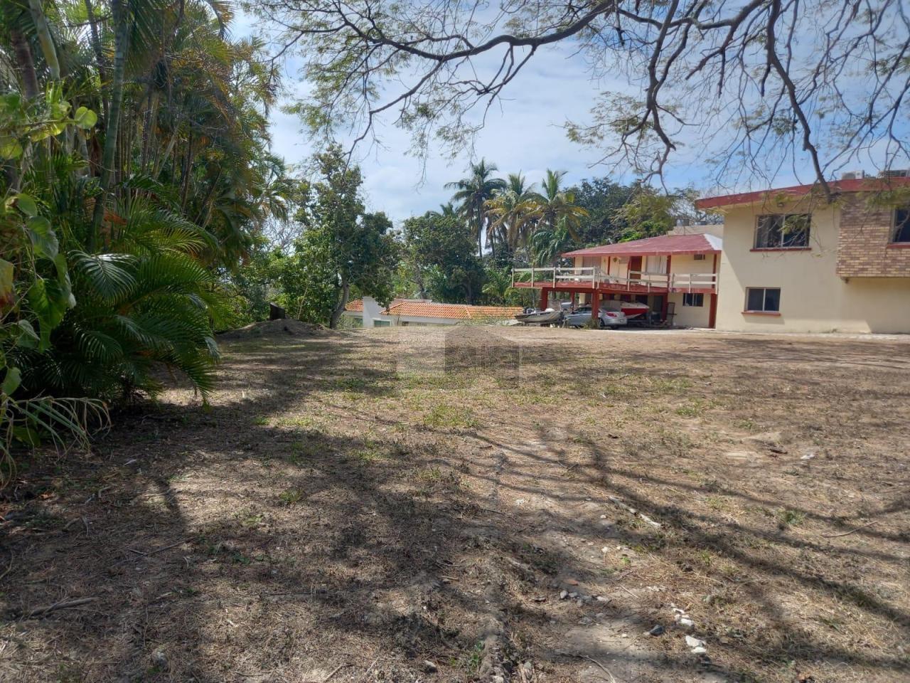 Terreno habitacional en venta en Flores, Tampico, Tamaulipas