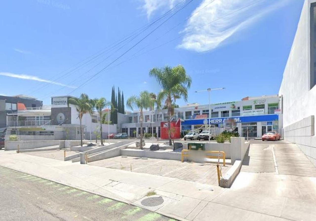 Local comercial en renta en Plaza Palmas, Centro Sur, Querétaro.