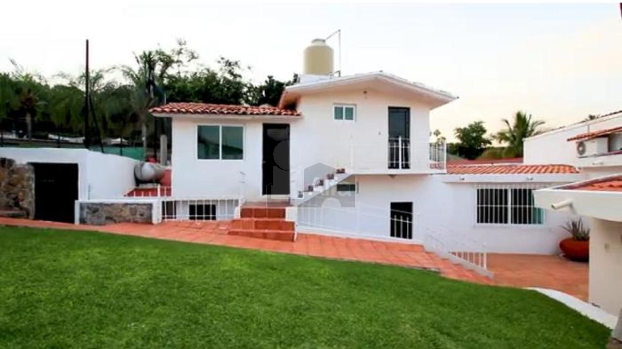 Casa en Venta en residencial del circuito del Lago, Tequesquitengo, Jojutla, Morelos.