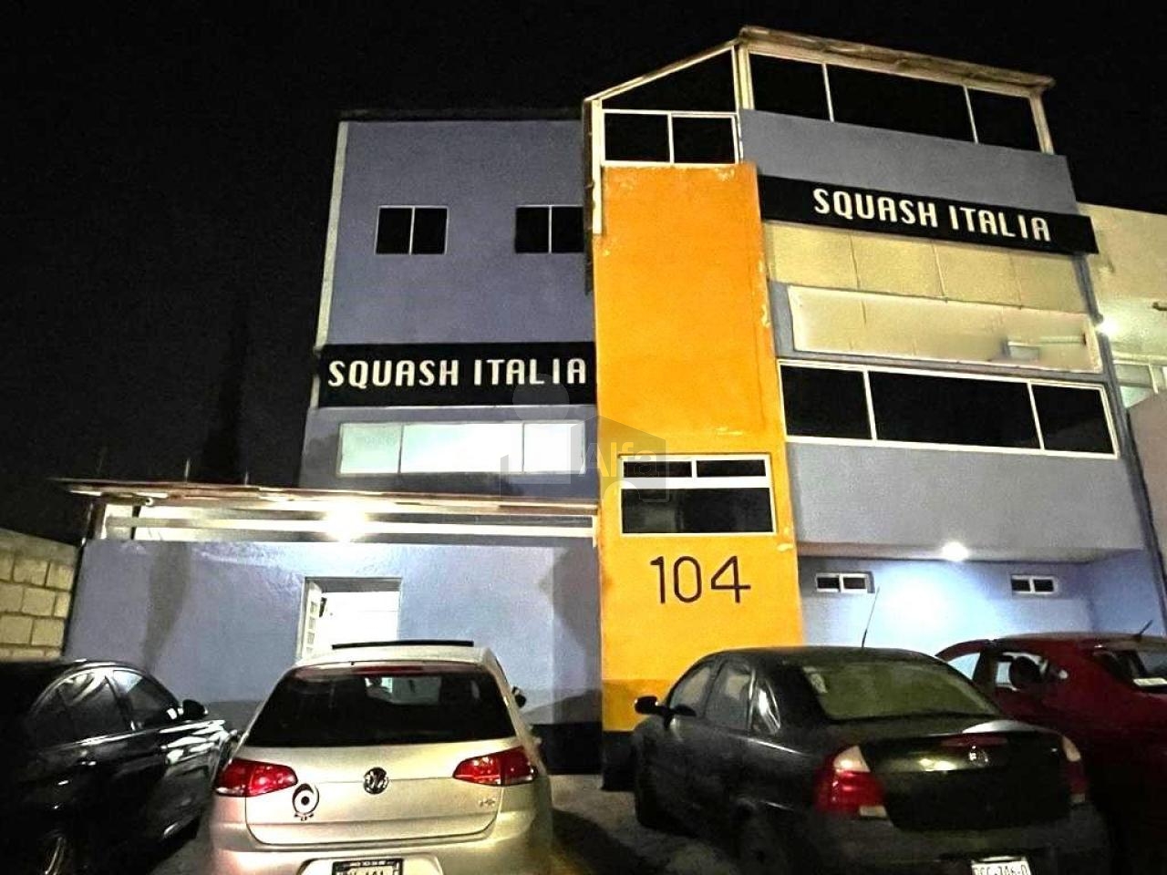 Oficina Comercial en primer nivel en renta en Residencial Italia, Querétaro.